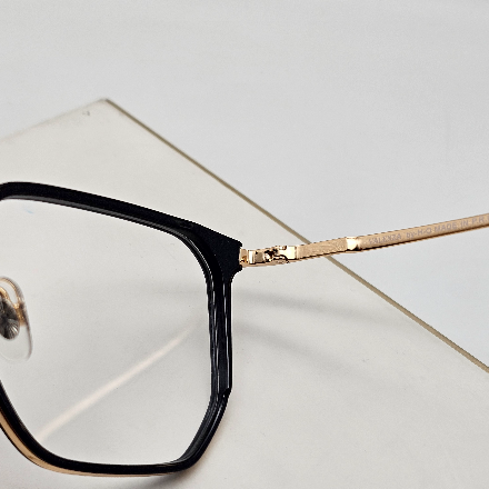 عینک پسرانه و مردانه Valenza مدل مربعی کد 019