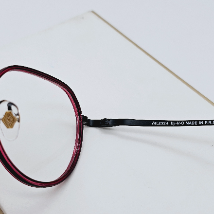 عینک دخترانه و پسرانه Valenza مدل اسپورت کد 042